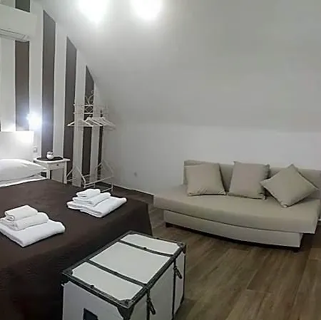 Comeacasa Nocleg ze śniadaniem 4*
