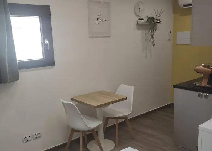 לינה וארוחת בוקר Comeacasa 4*